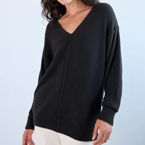 Wilfred Free Relaxed Chenille V-Neck Sweater - Black Aritzia - Picture 2 of 3